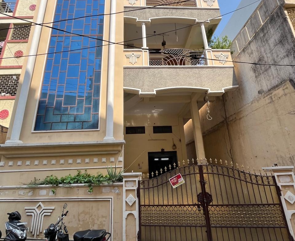 3 Floor Building for Sale in Amberpet Near dmart