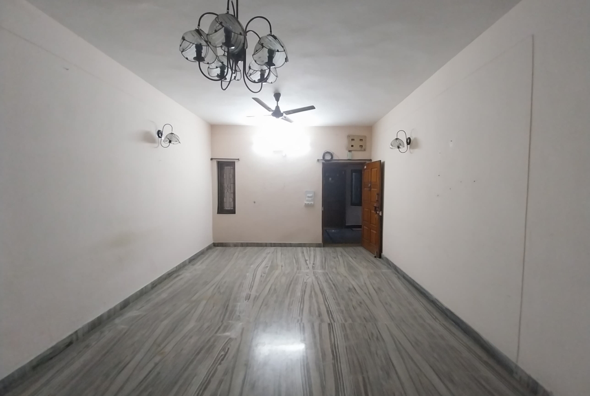 Premium Flat for Sale in Somajiguda Hyderabad – East Facing, Teak Furnished, 2 Car Parks
