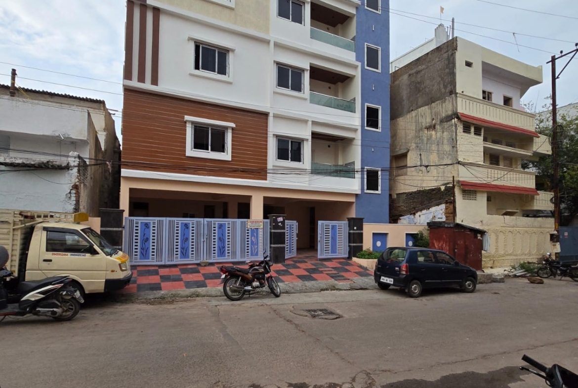 Brand New 3rd Floor Flat in Kachiguda Chappal Bazar – Vastu Compliant, Spacious 3BHK
