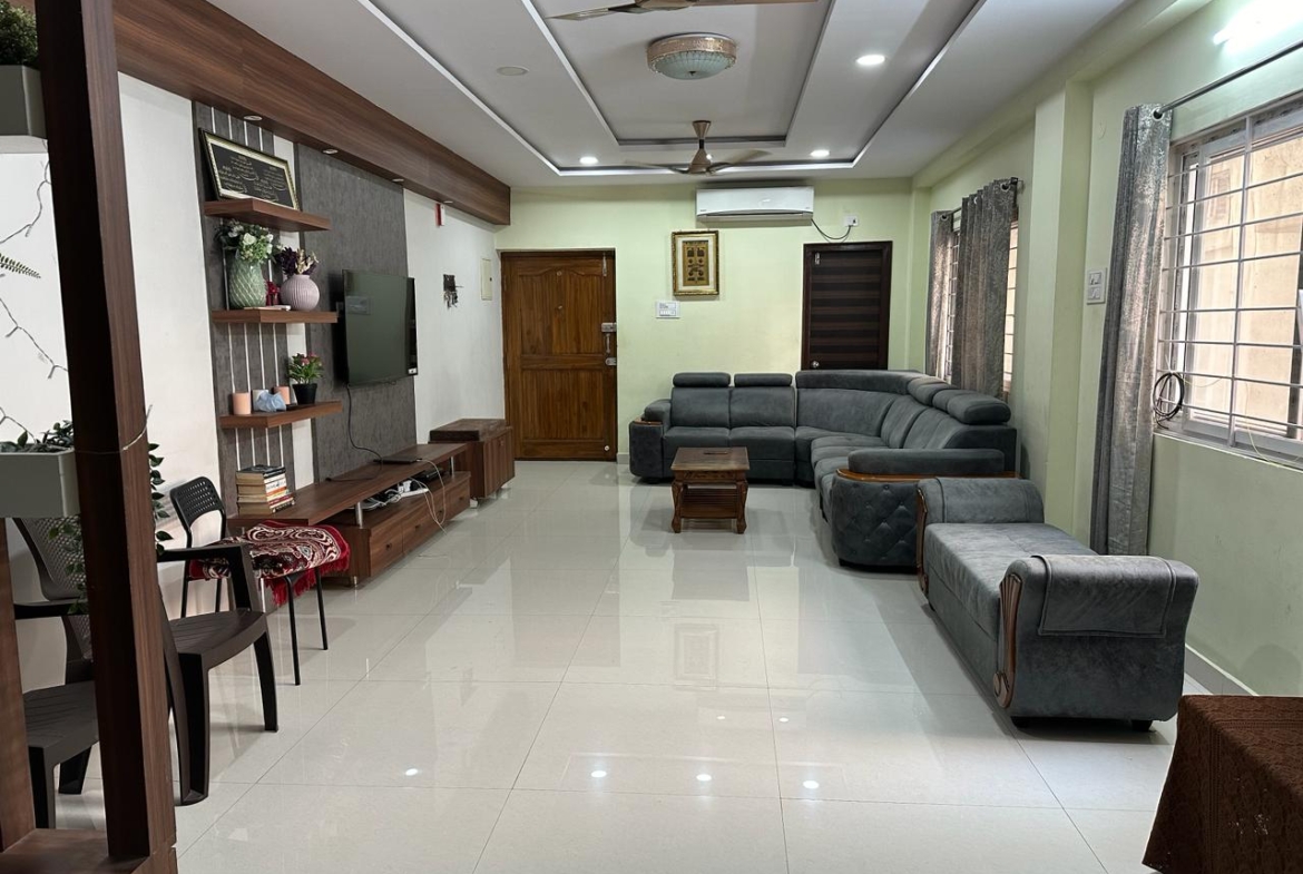 3 BHK Flat for Sale Near Banjara Hills Road No.1 – Prime Location, Road-Facing & Fully Ventilated