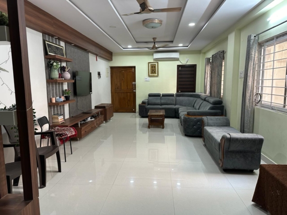 3 BHK Flat for Sale Near Banjara Hills Road No.1 – Prime Location, Road-Facing & Fully Ventilated