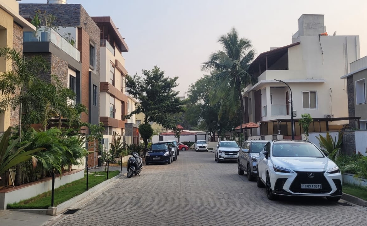 Luxury 5 BHK Villa for Sale near Bowenpally – Fully Furnished, Gated Community