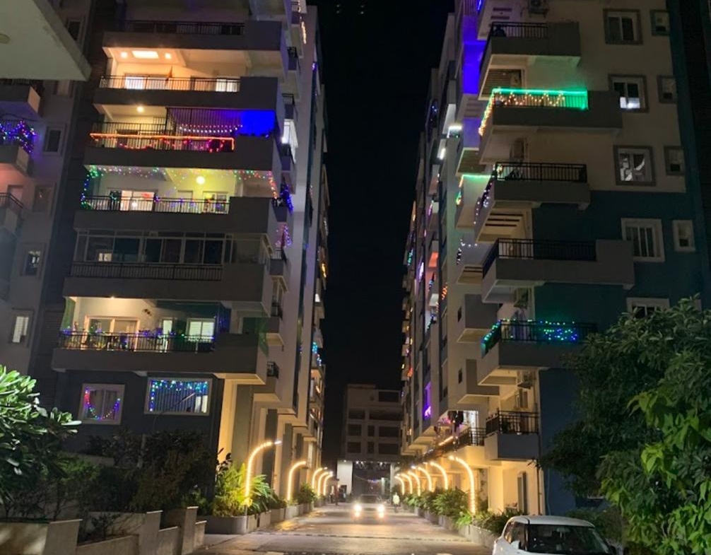 3 BHK Apartment for Sale on Kompally Pipeline Road – Semi-Furnished