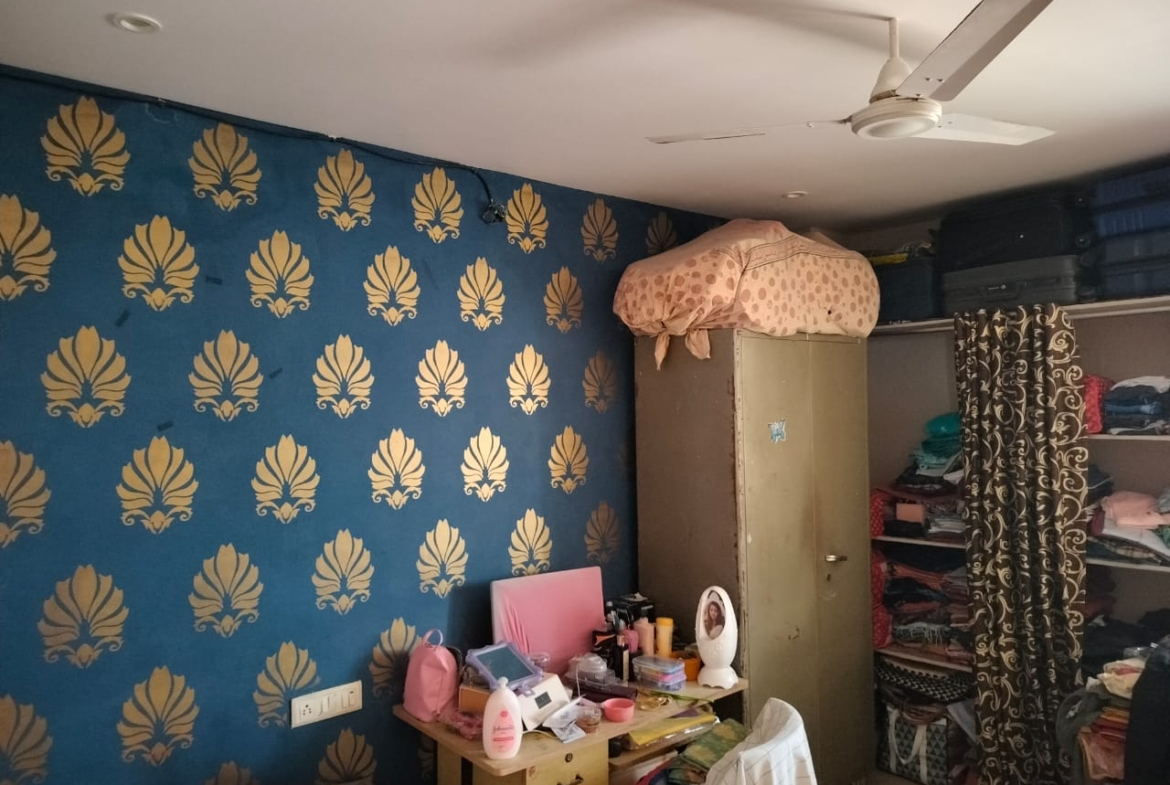 2 BHK Flat for Sale in Alkapuri Township – Prime 150 Ft Road Frontage with Car Parking & Generator