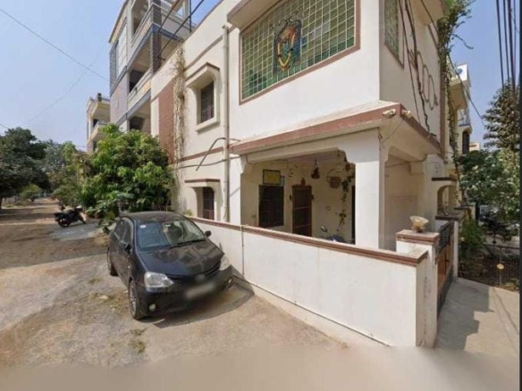 Spacious 3BHK Flat for Sale in HMT Swarnapuri Colony Miyapur Hyderabad – Ready to Move | North Facing | 1950 sft