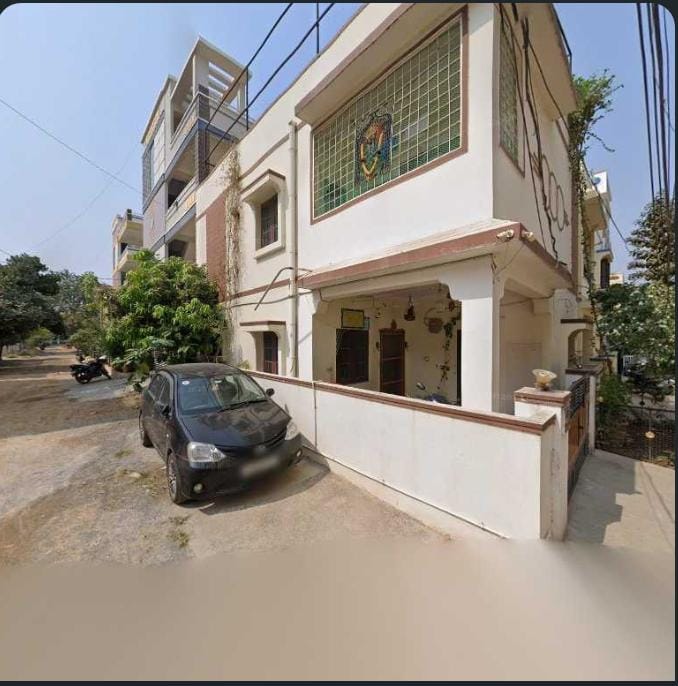 Spacious 3BHK Flat for Sale in HMT Swarnapuri Colony Miyapur Hyderabad – Ready to Move | North Facing | 1950 sft