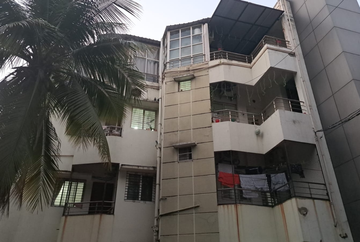 Luxury Duplex for Sale in Diamond Point | 4BHK + Private Terrace & Pool