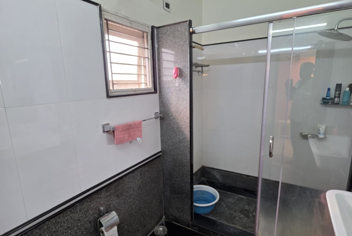 Luxury 4BHK Duplex House for Sale in Jubilee Hills Road No. 70 – Private Terrace & 3 Parking Spaces