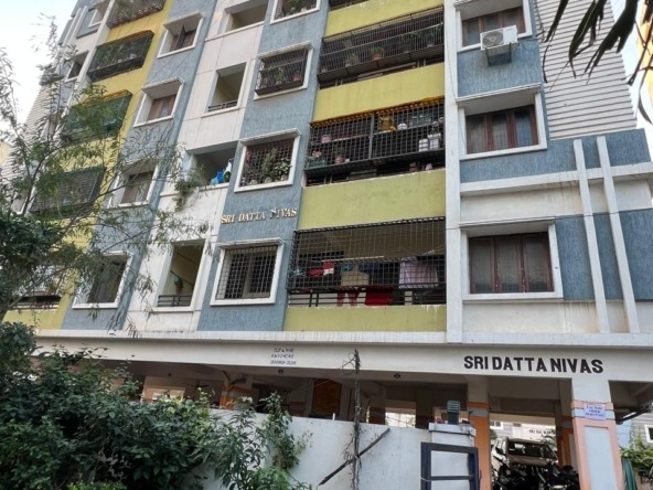 Premium 3 BHK Flat for Sale Near JNTU Hyderabad – Prime Location in Srinivasa Colony