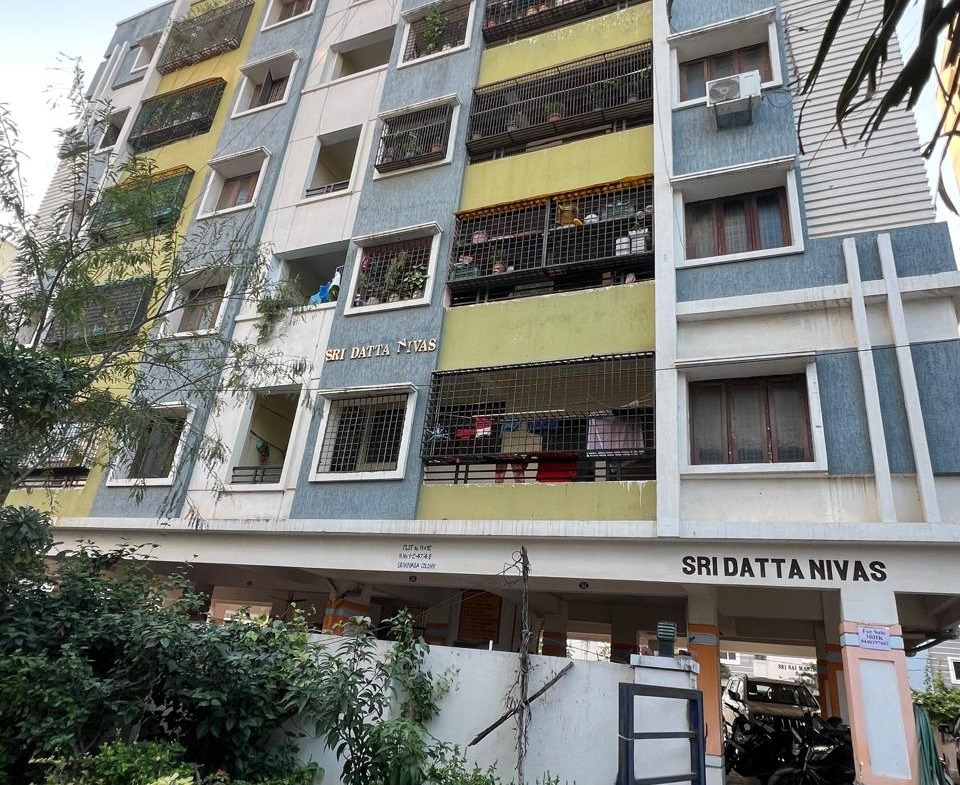 Premium 3 BHK Flat for Sale Near JNTU Hyderabad – Prime Location in Srinivasa Colony