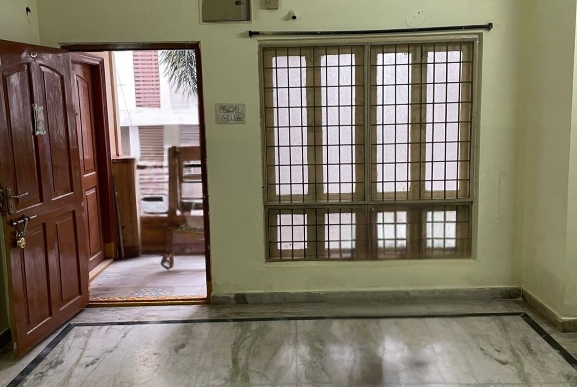 2 BHK Flat for Sale in Attapur – Semi Furnished, Urgent Sale Near PVNR Expressway
